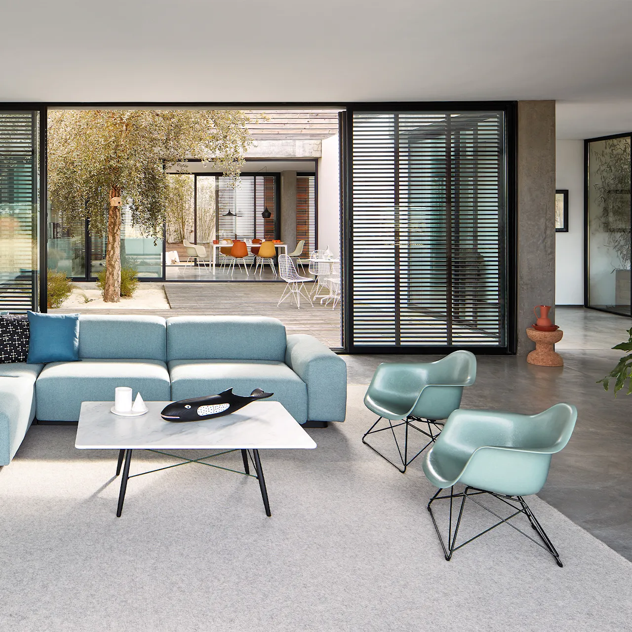 Eames Fiberglass Armchair LAR