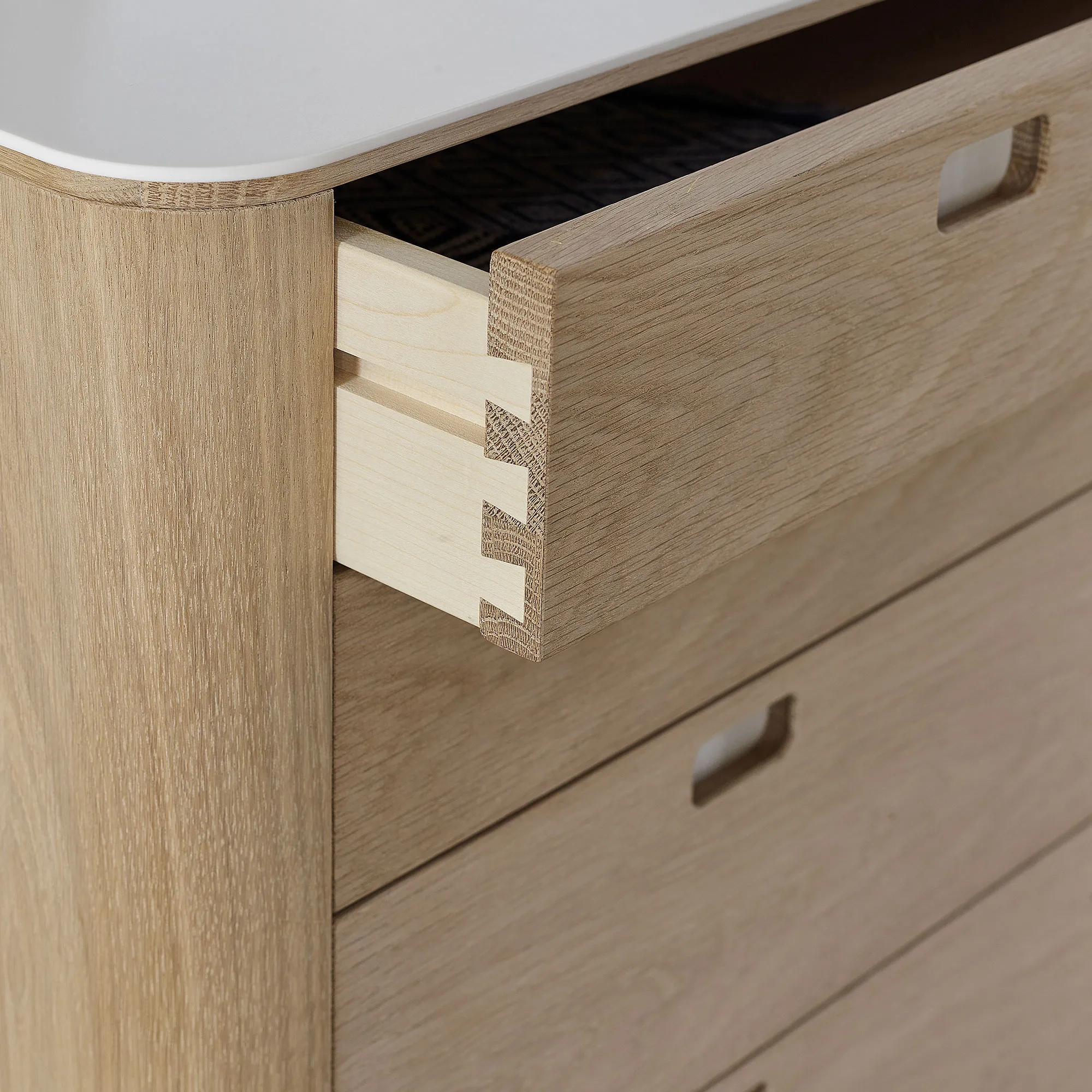 AK 2430 Dresser