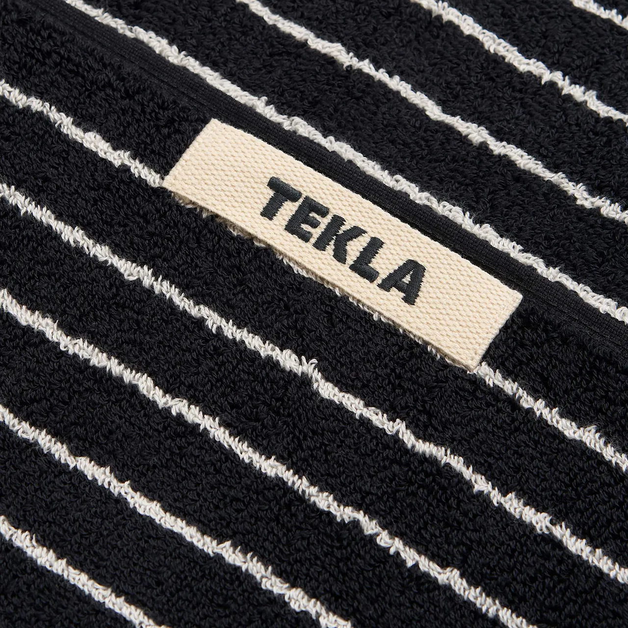 Terry Black Stripes handdoek