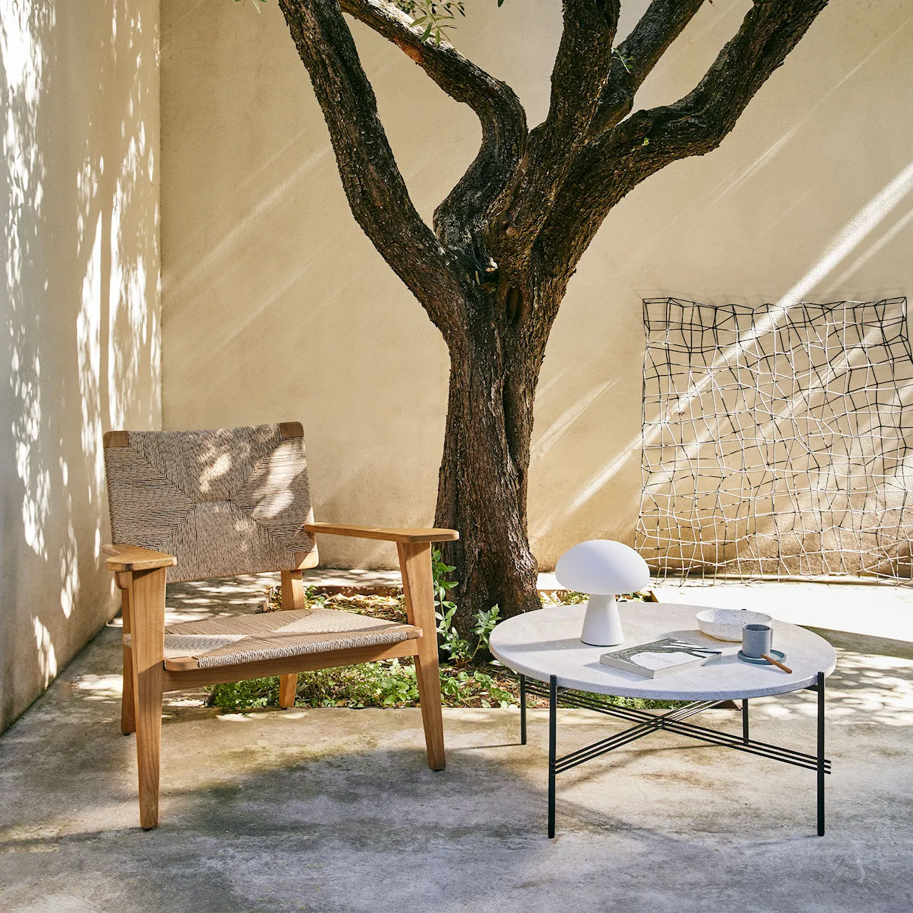 TS Outdoor Coffee Table - Round, Ø80 Classic Black Base, Table Top Neutral White Travertine Outdoor