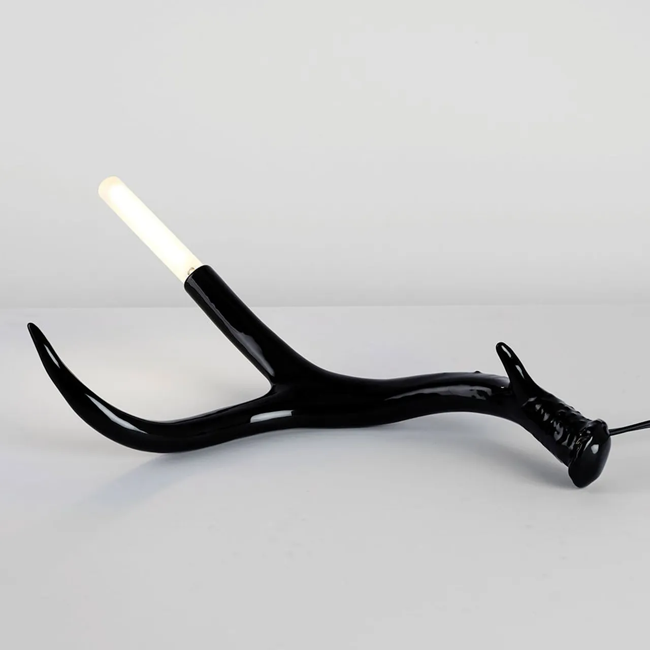 Superordinate Antlers Table Lamp