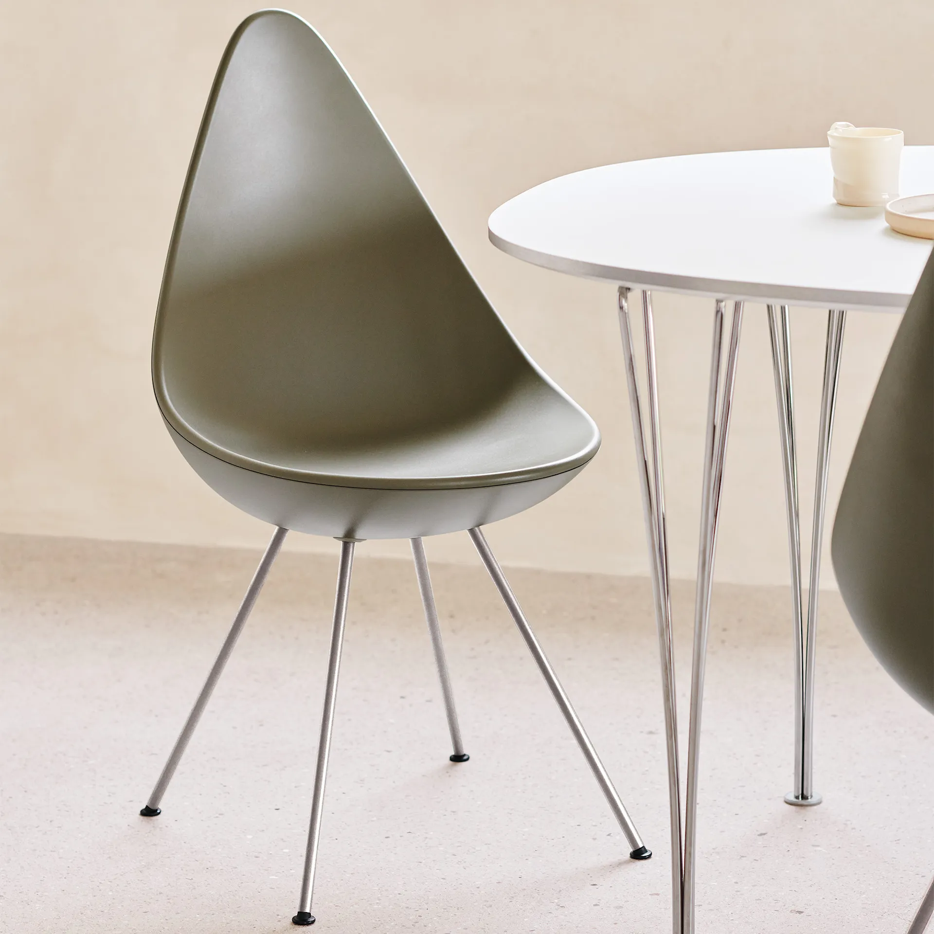 3110 Drop Chair White - Fritz Hansen - Arne Jacobsen - NO GA