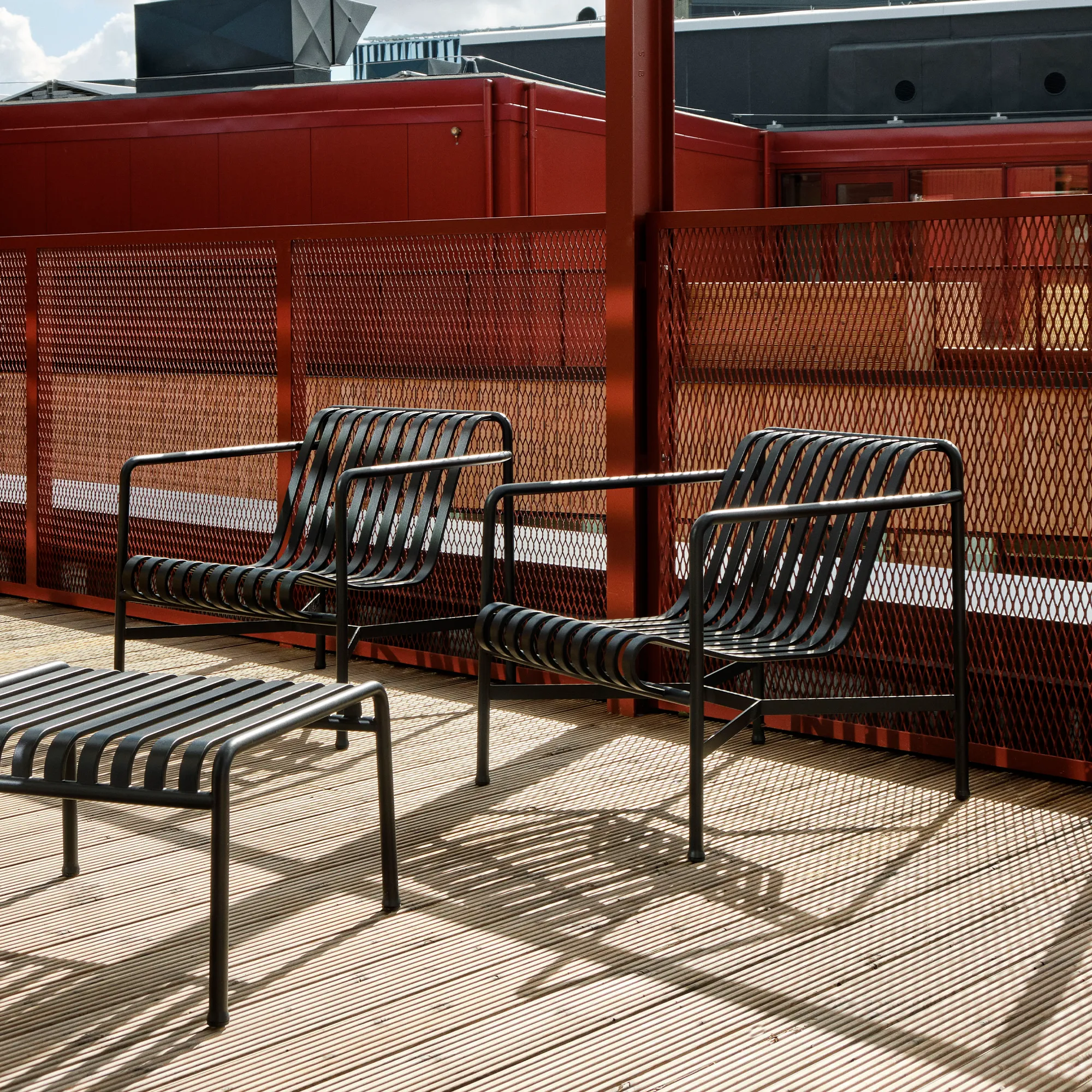 Palissade lounge-ryhmä med 2 loungetuolit & matala puudgårdspöytä - 3
