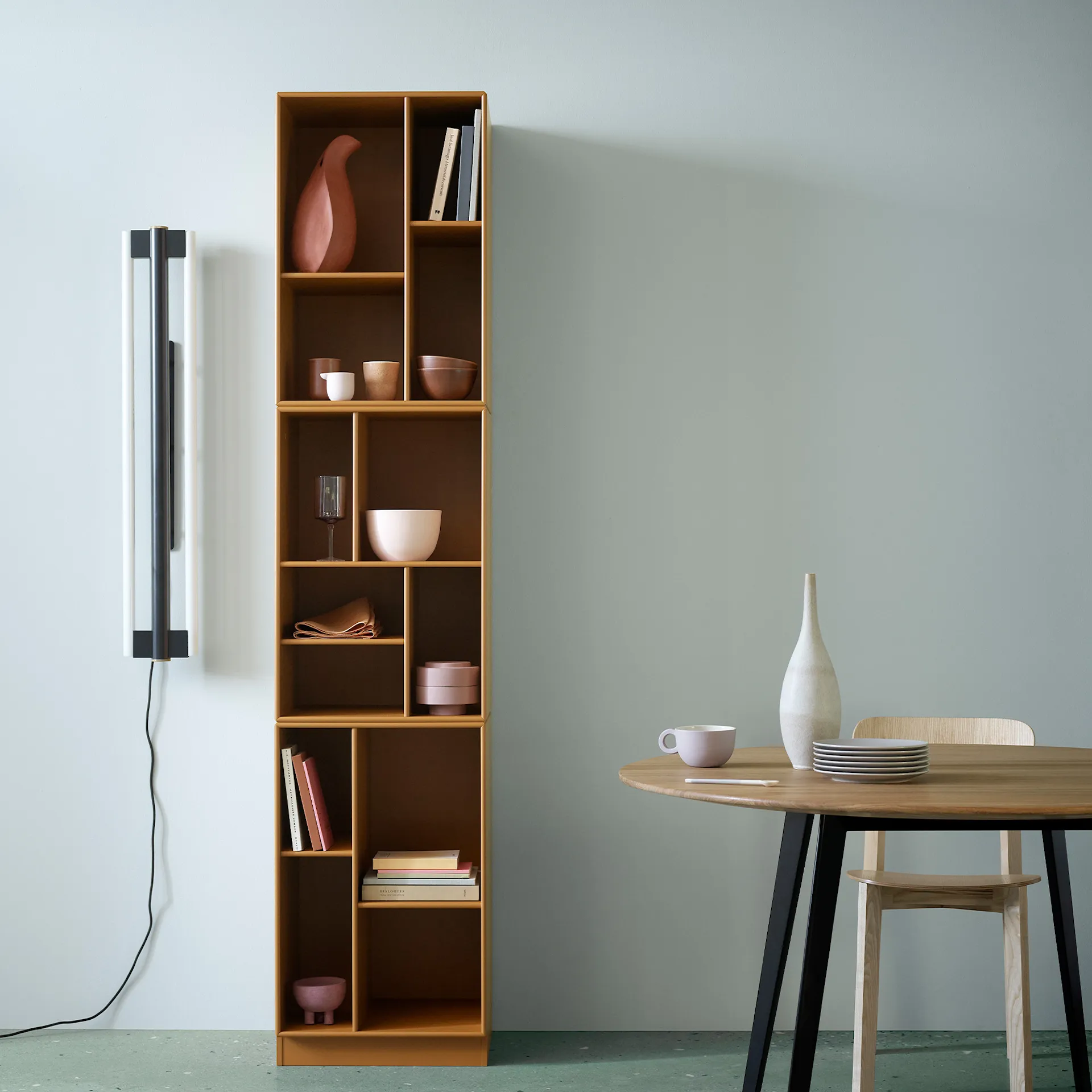 Loom Slim Bookcase - Plinth H3 cm - Montana - NO GA