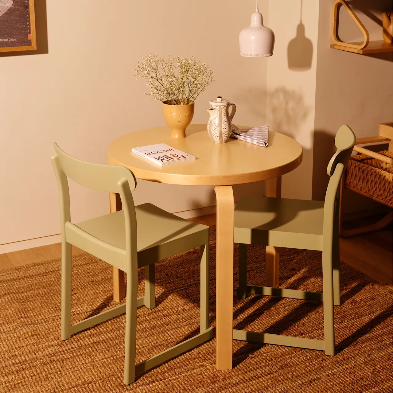 Aalto Table Round 90B eettafel