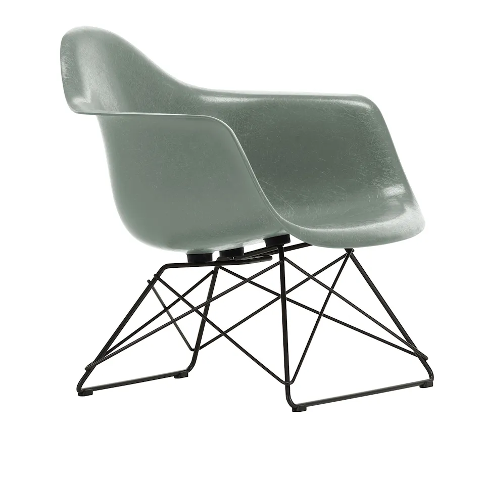 Eames Fiberglass Armchair LAR