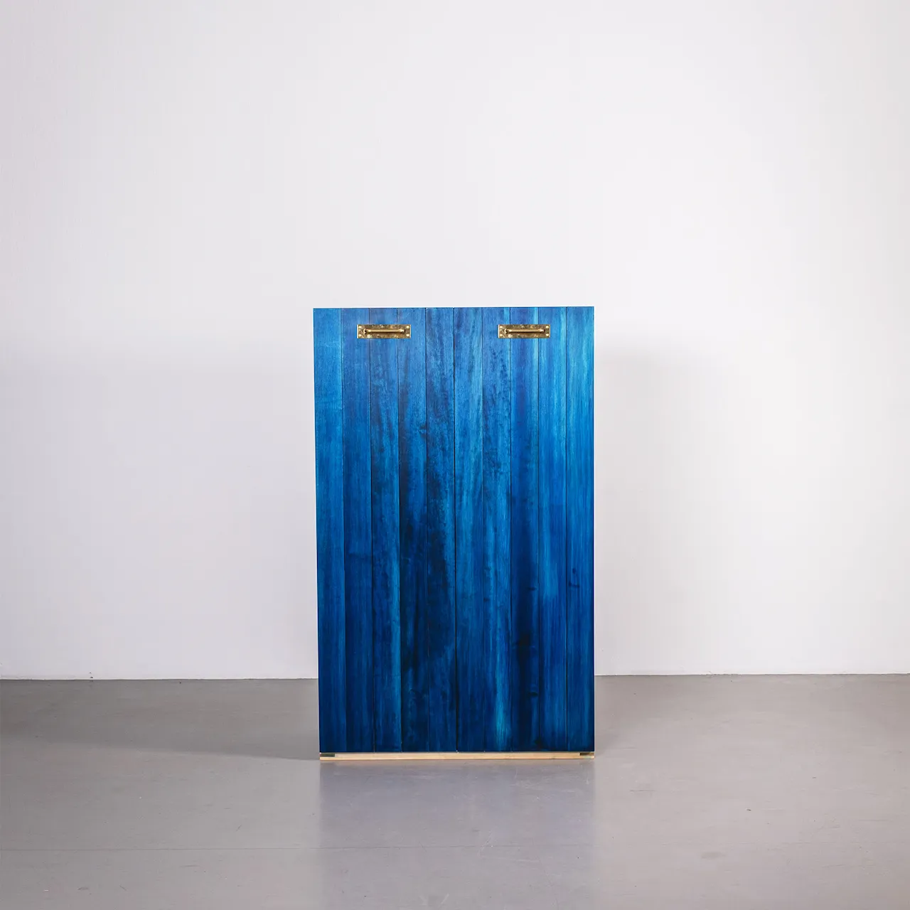 Hava cabinet pine brass