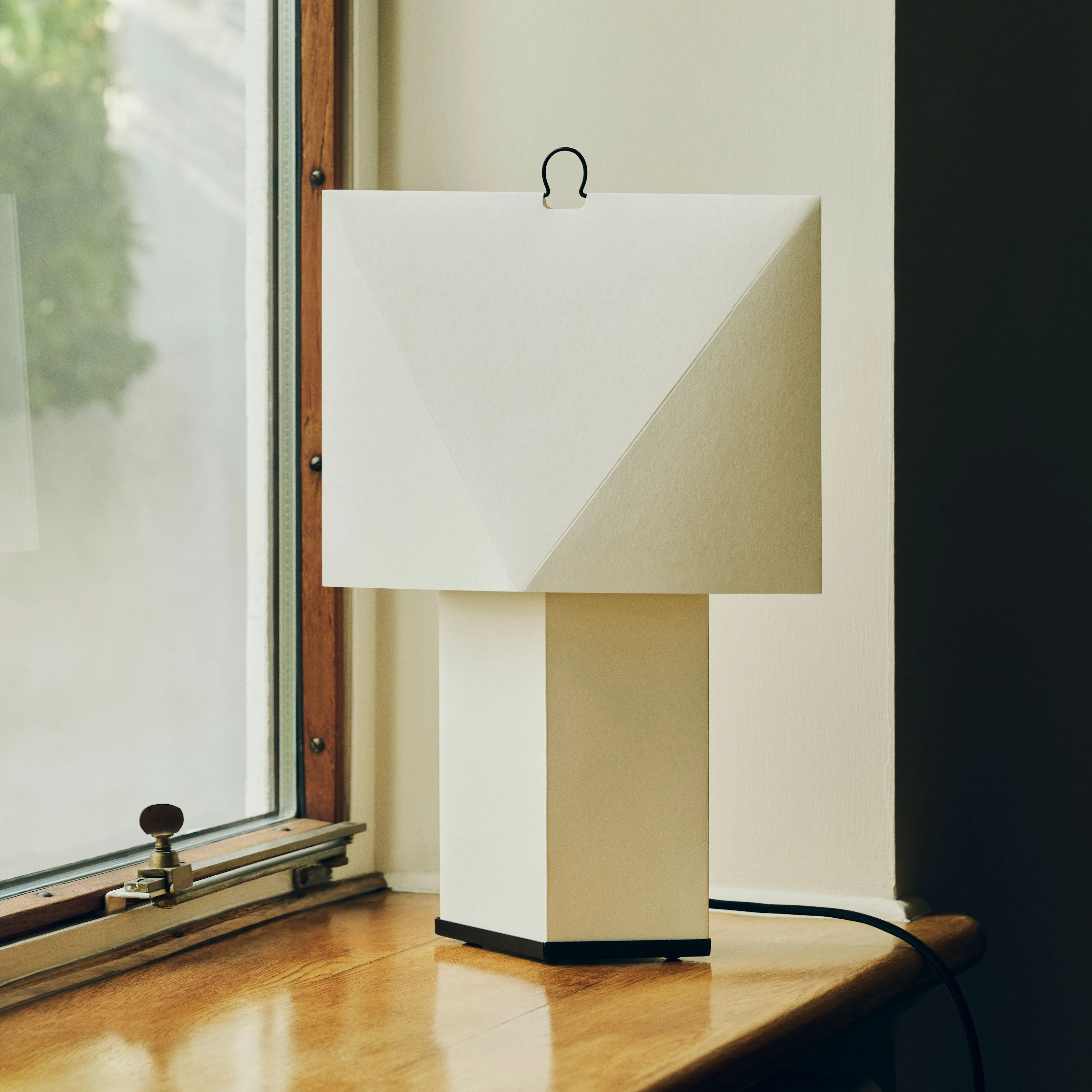 Aplat Table Lamp - 5