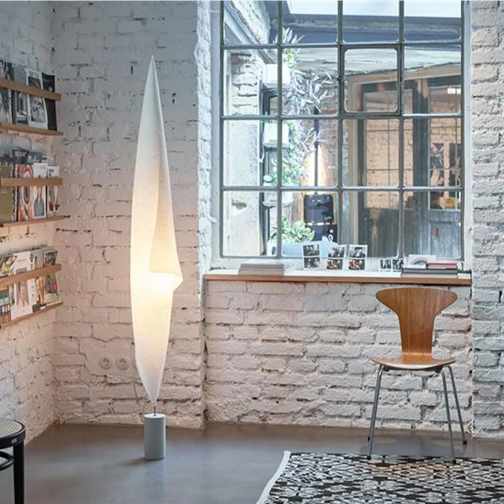 Wo-Tum-Bu Floor Lamp - 5