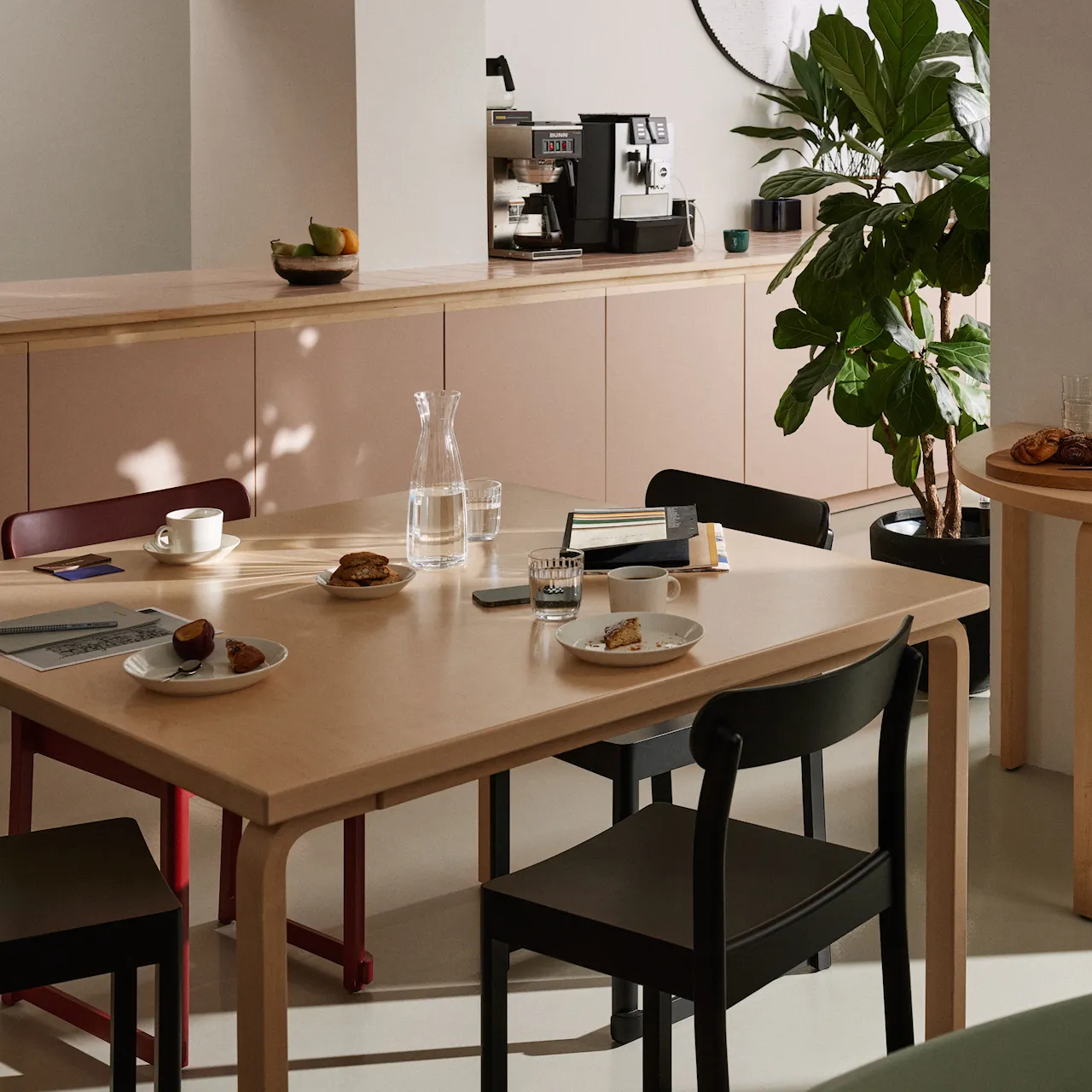 Aalto Table Square 84 eettafel