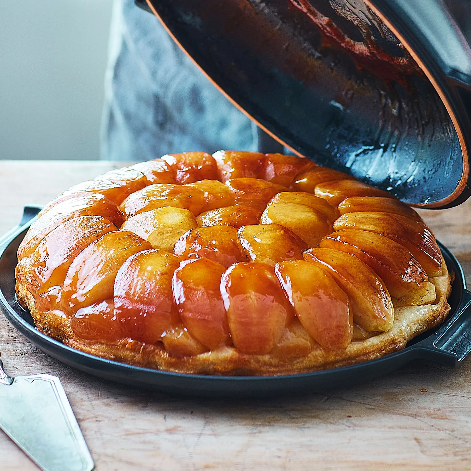 Tarte Tatin Uunivuoka 2,2 L Tumma Harmaa - Emile Henry - NO GA