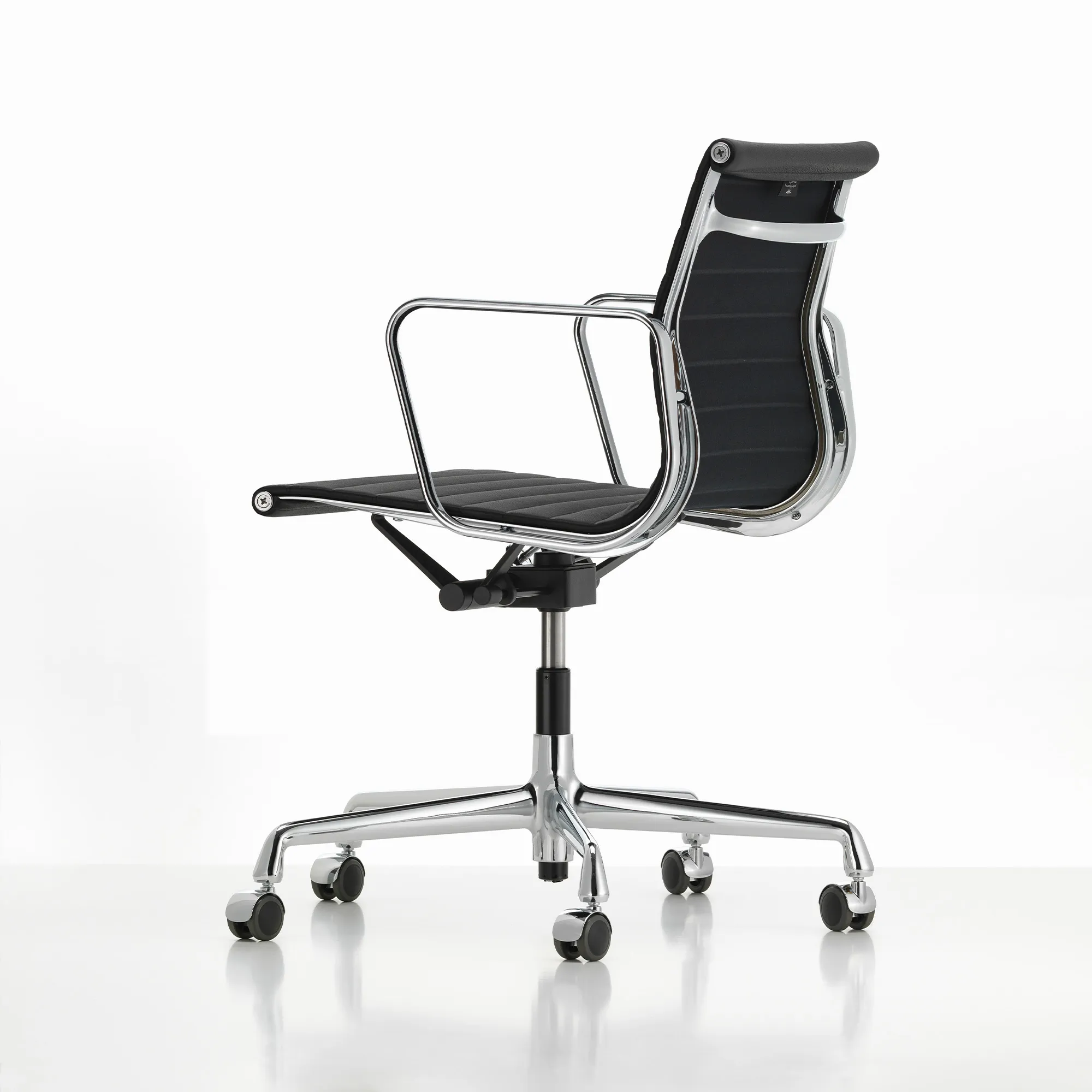 EA 117 Aluminium Chair - 12