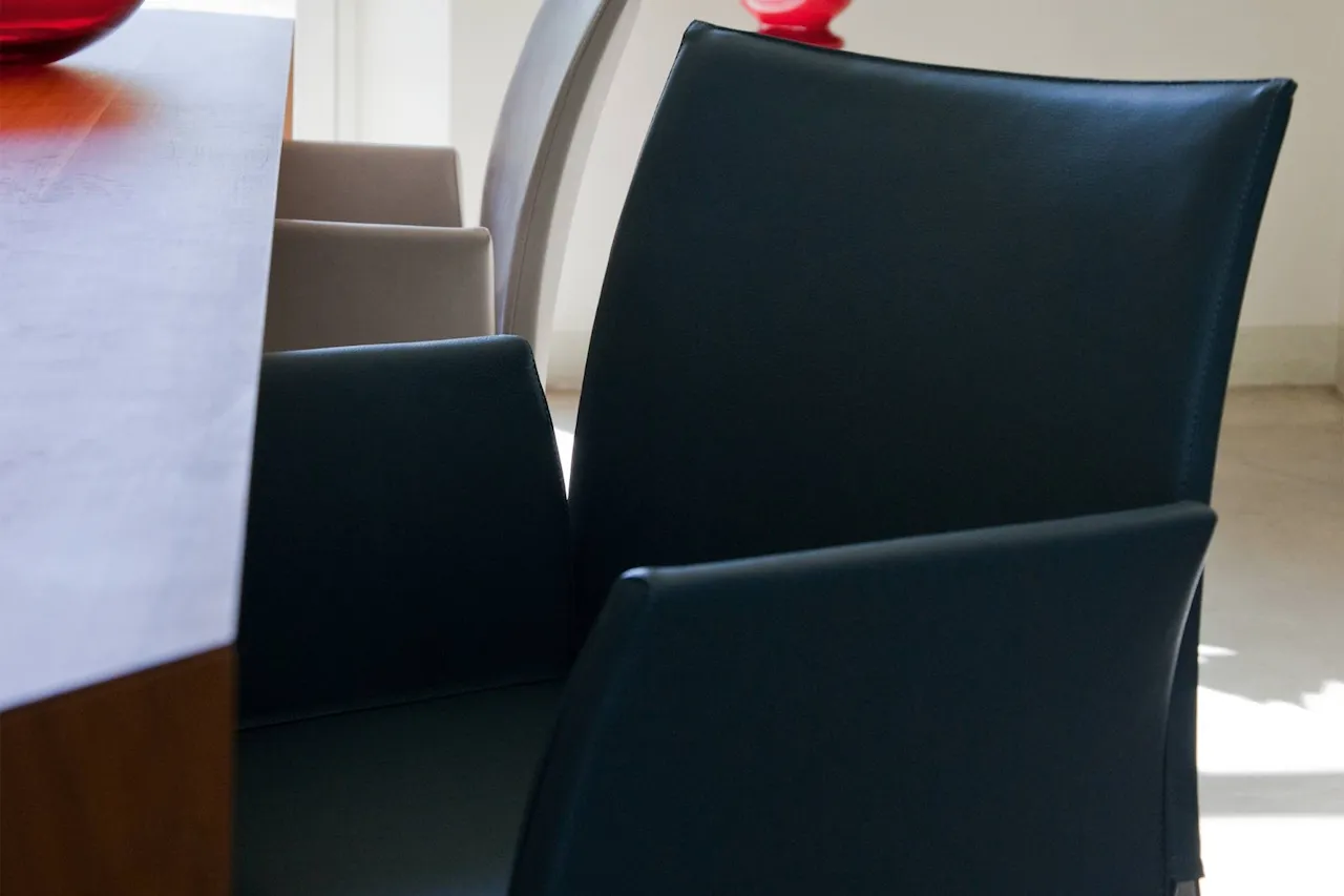 2088 Lia Armchair