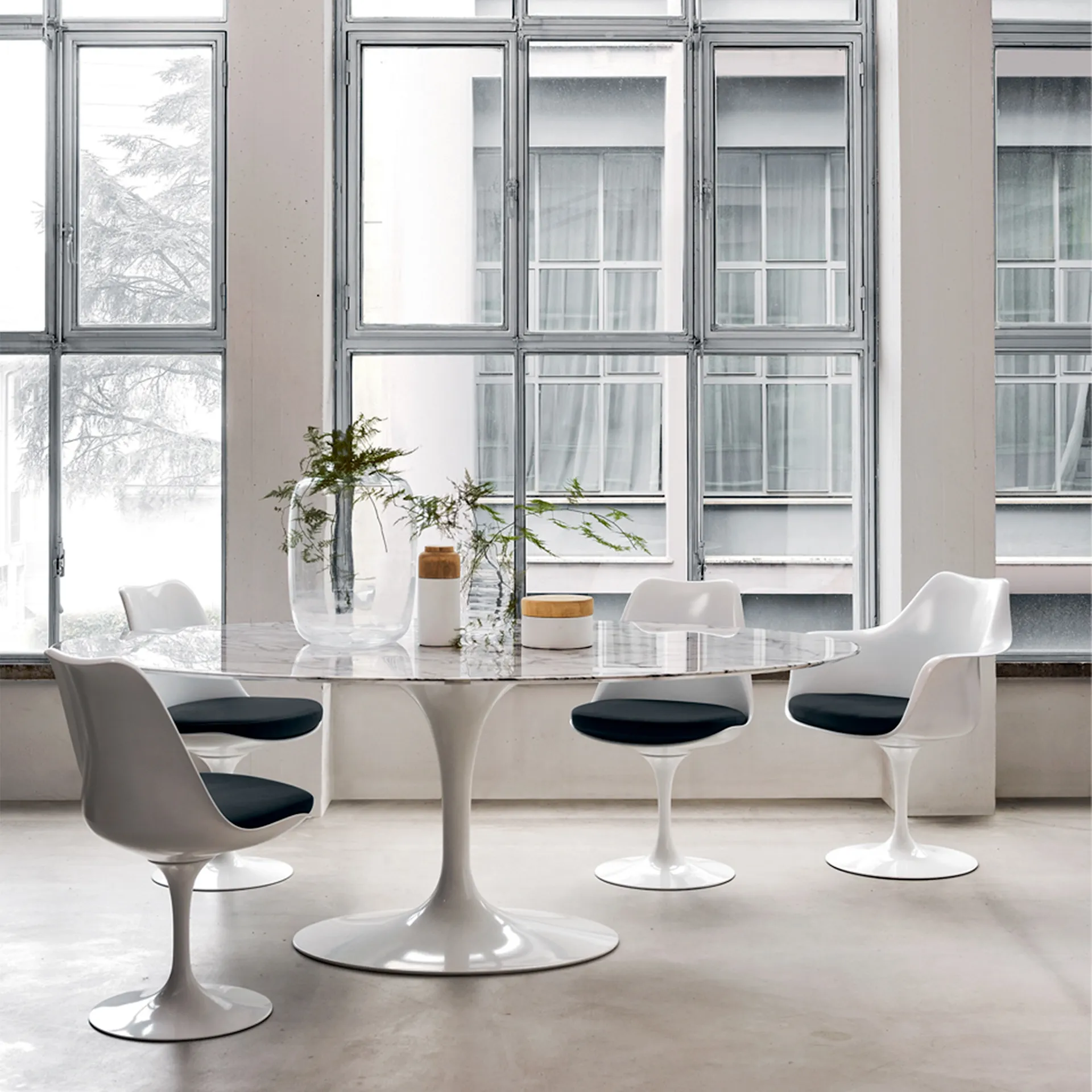 Saarinen Oval ruokapöytä 244 cm Black - Knoll - Eero Saarinen - NO GA