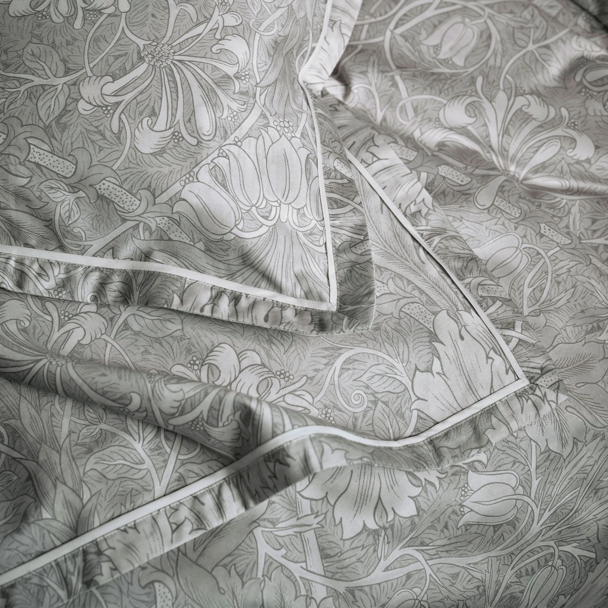 Honeysuckle  Tulip Duvet Cover - 3