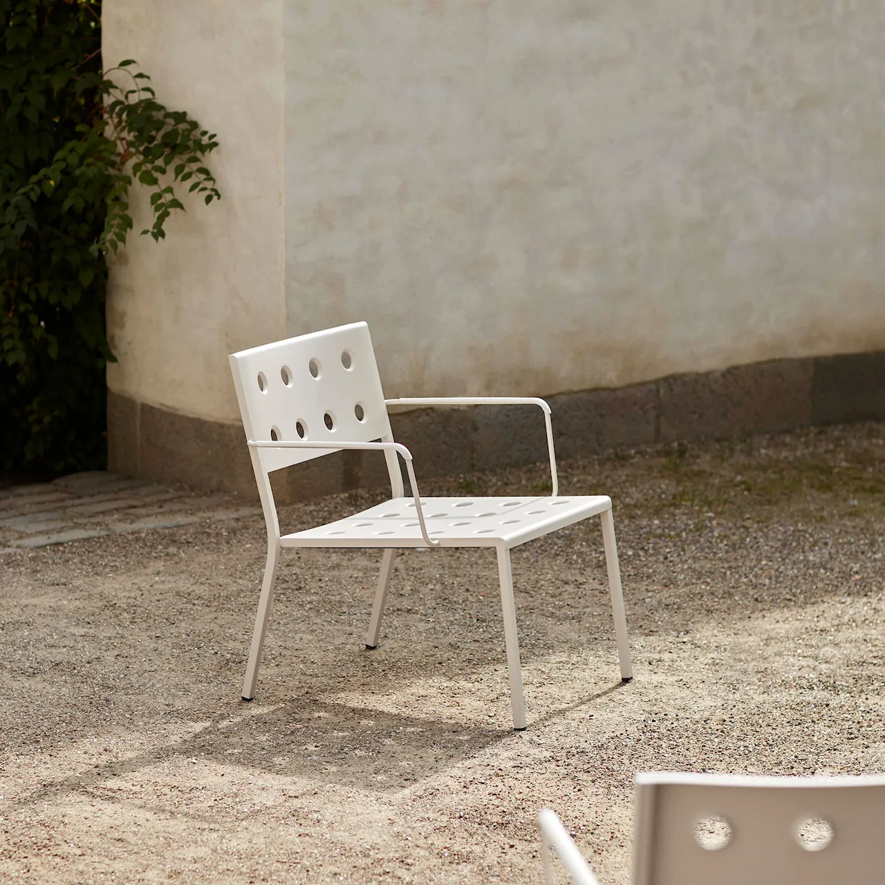 Balcony Lounge Armchair - Iron red