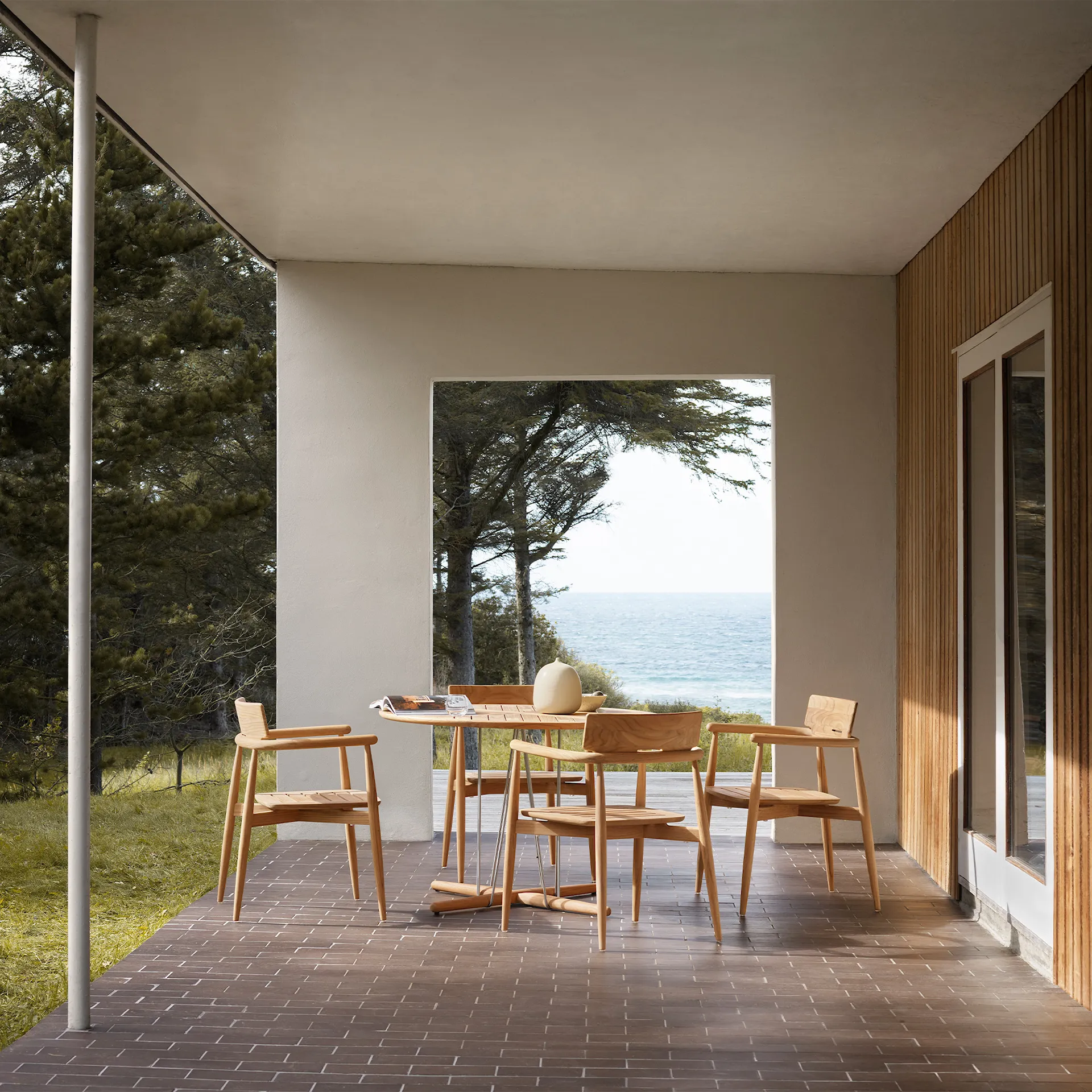 E022 Embrace Outdoor Table - Carl Hansen - NO GA