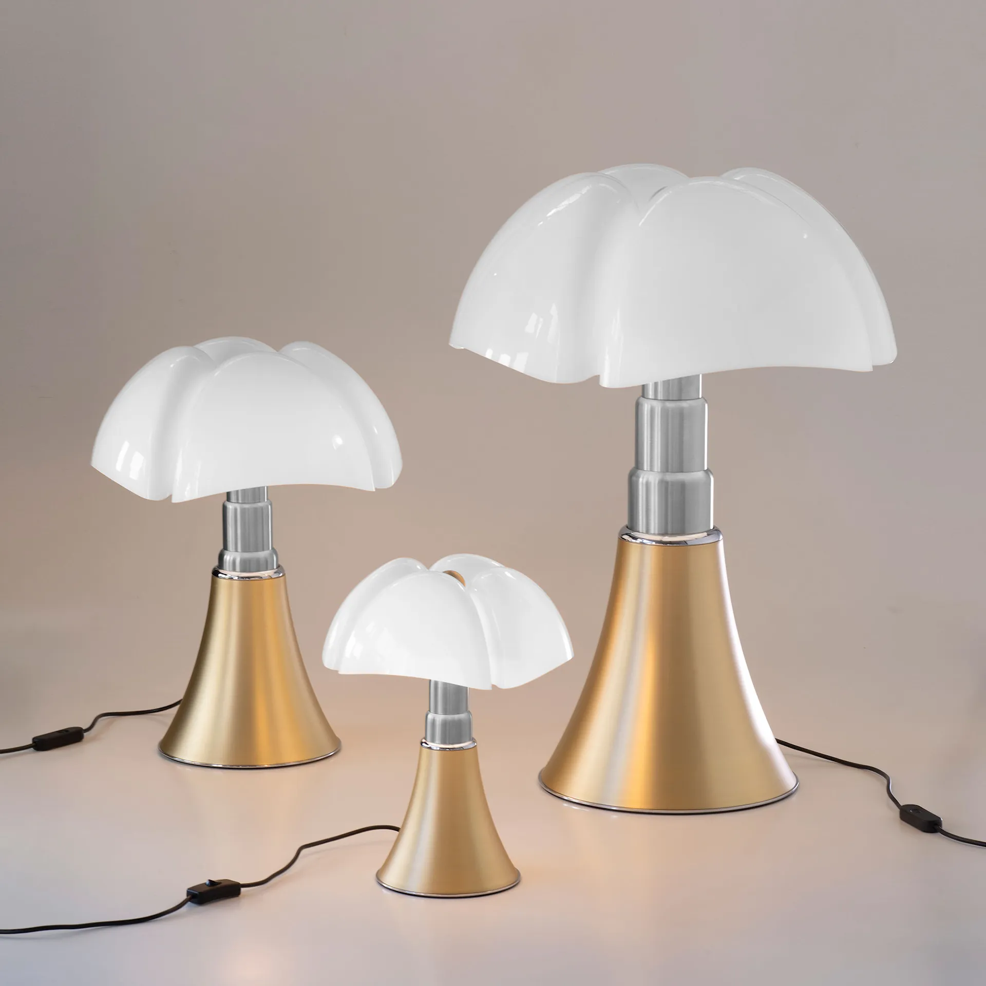 Pipistrello Medium Table Lamp Brass - with dimmer - Martinelli Luce - Gae Aulenti - NO GA