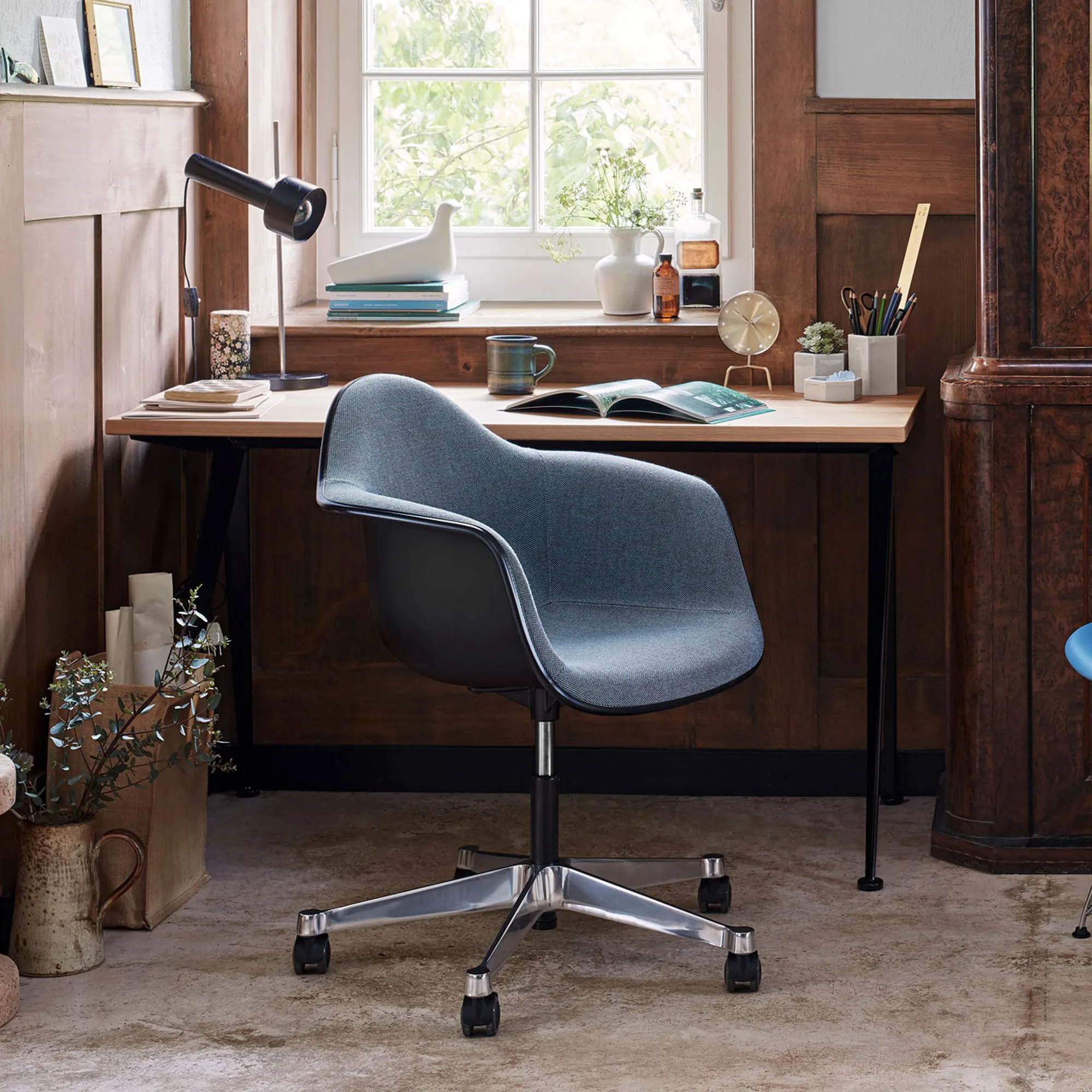 Eames RE Plastic Armchair PACC - 2