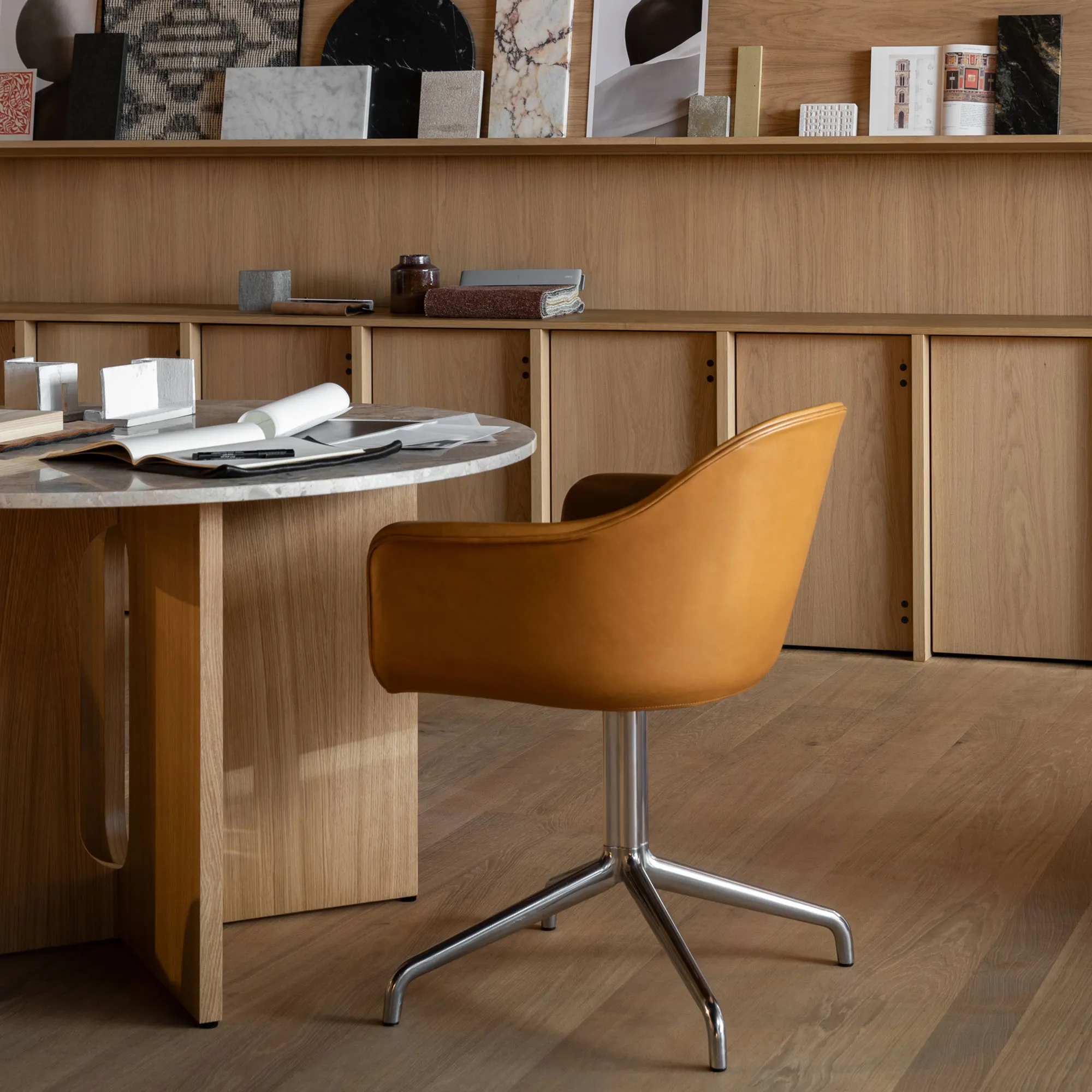 Androgyne Dining Table Ø120 cm Dark Stained Oak - 5