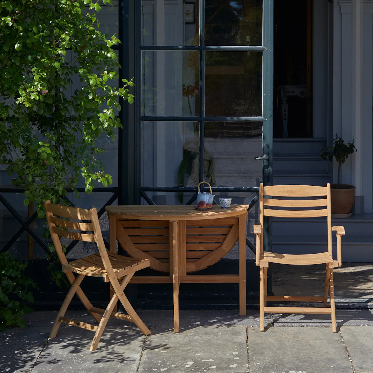 Selandia Round Outdoor Dining Table