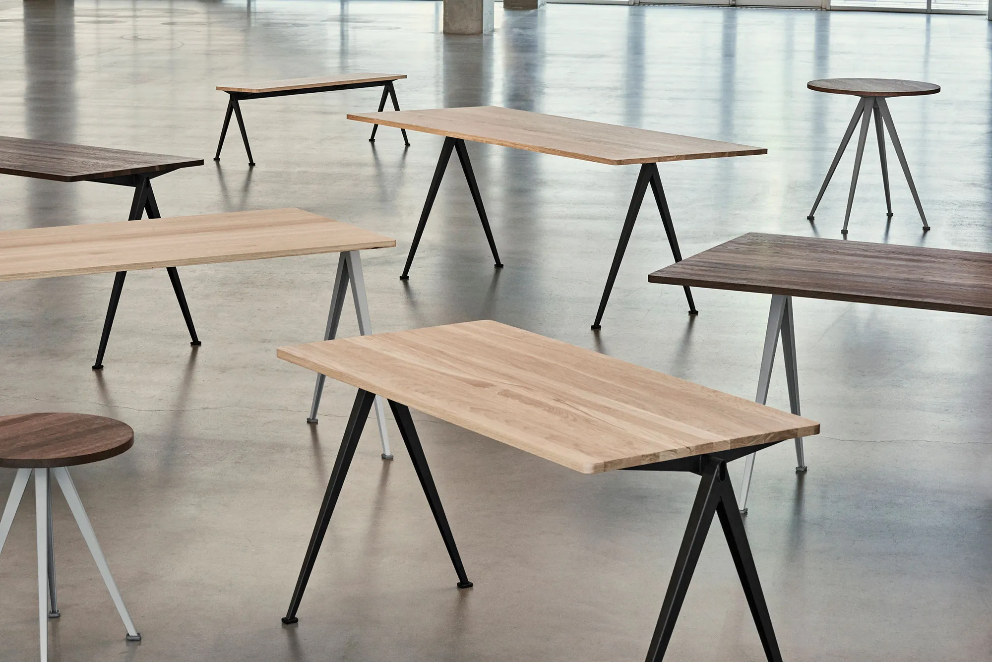 Pyramid 01 table 75x140 cm black powder coated steel - 5